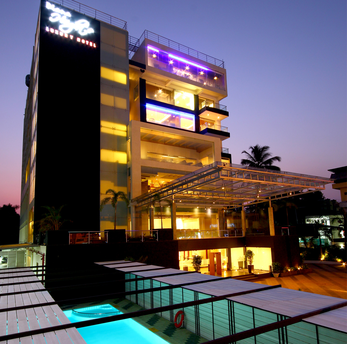 Country holidays Inn and suites Kerala